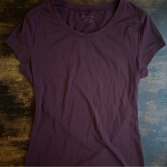 Assorted Basic T-Shirts - Picture 6 of 7